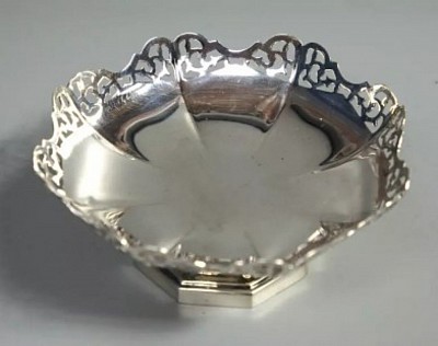 🔹Heavy piece of silver.