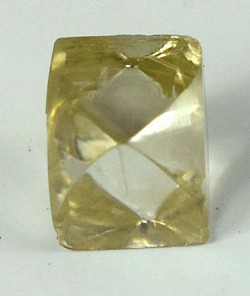 🔹2.27 ct diamond.