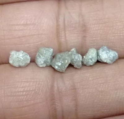 🔹5ct Natural grey Diamonds.
